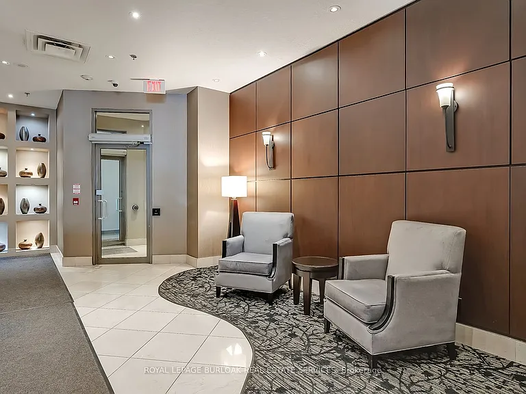 1477 Lakeshore Rd #704 — Photo 4