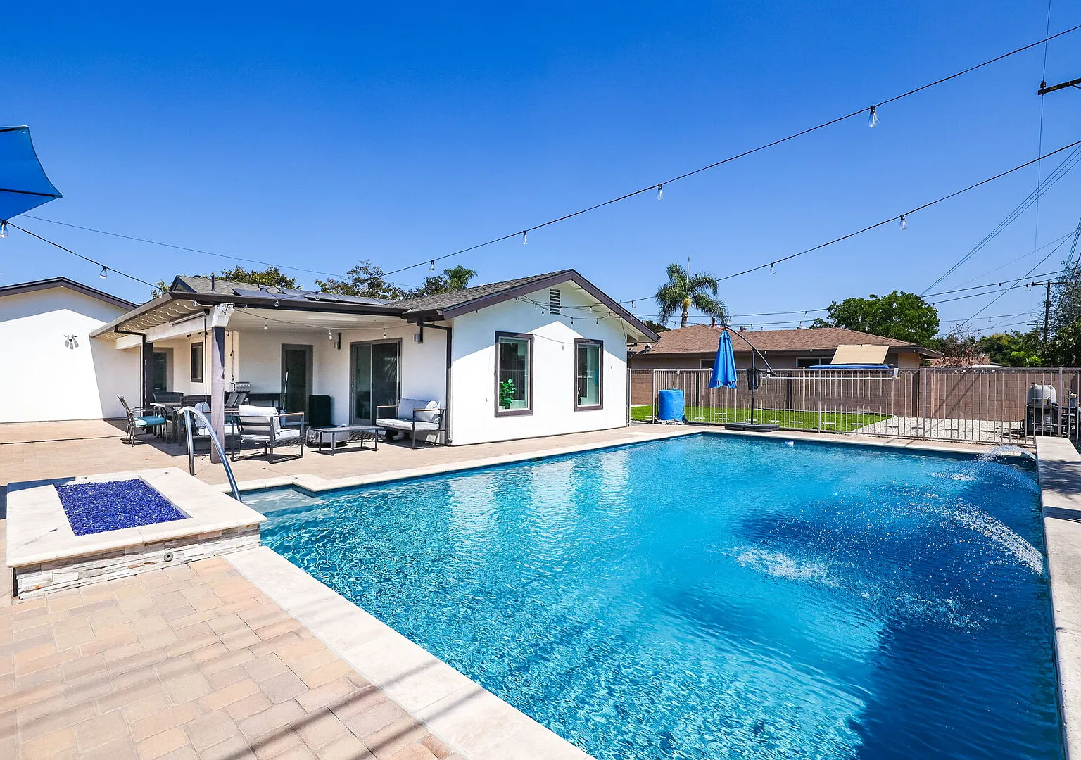 Luxury 4BR Home with Heated Pool - BBQ Grill - Hot Tub — Photo 1