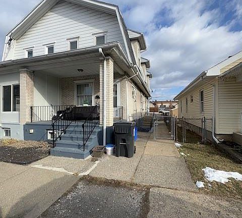 2nd image of 834 Fernwood St