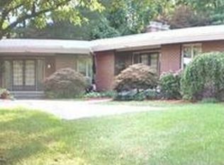 15 High Wood Rd, West Hartford, CT 06117