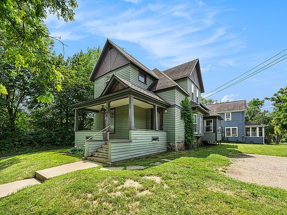 4th image of 745 McCourtie St