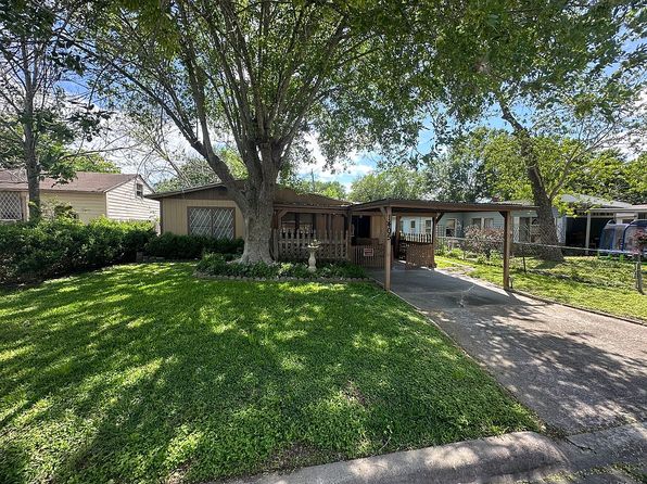 1405 Mistletoe Ave
