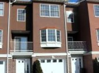 5 Harbor Front Ct, Elizabethport, NJ 07206