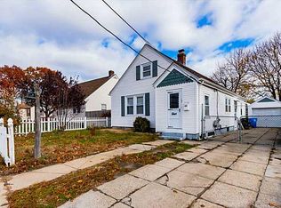15 Grantland Rd, Cranston, RI 02910