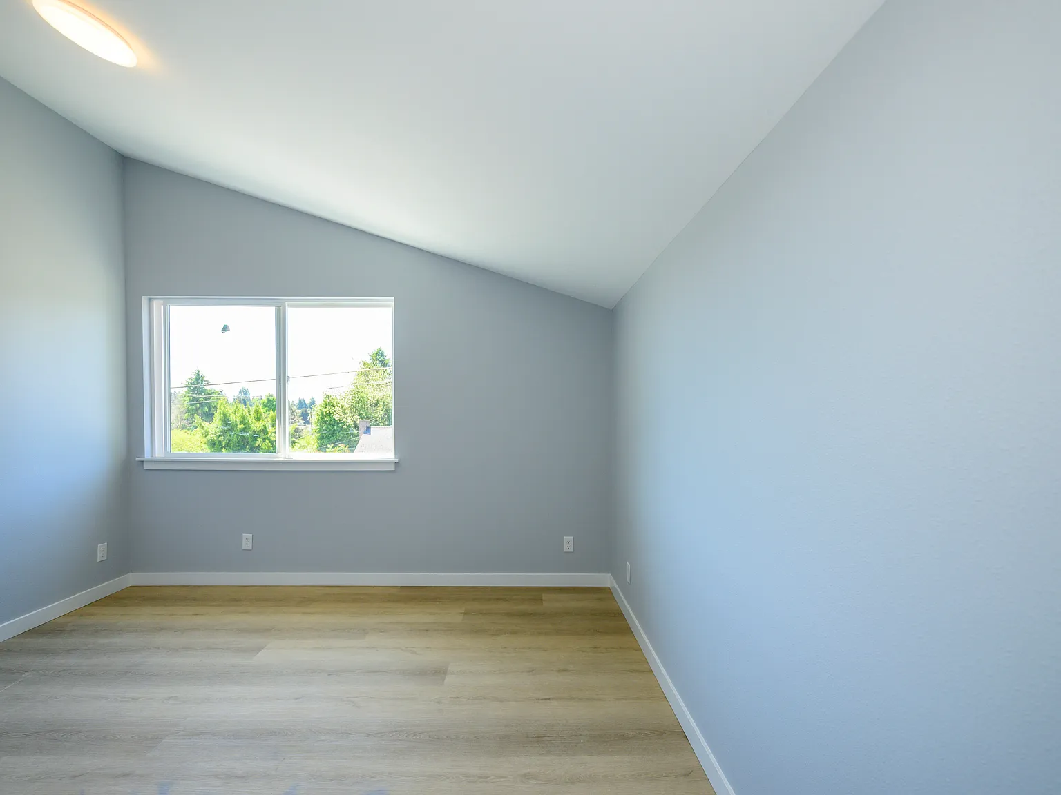 3 bed, 920 sqft, $2,500 — Photo 3