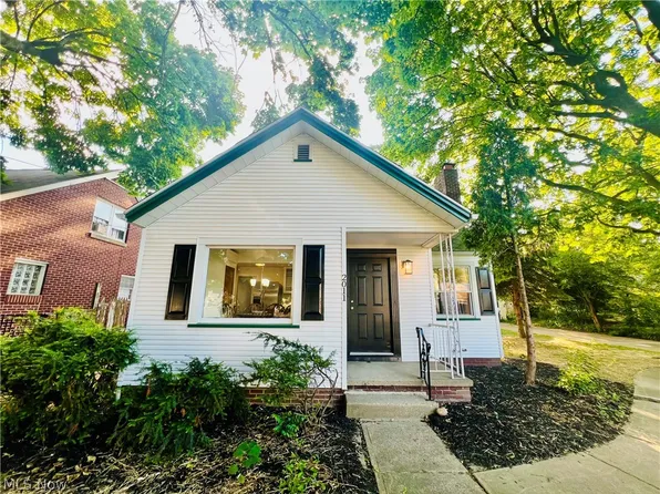 2011 Gibbs Ave NE, Canton, OH 44714