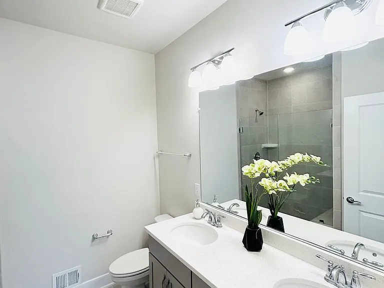 913 King Farm Blvd — Photo 12