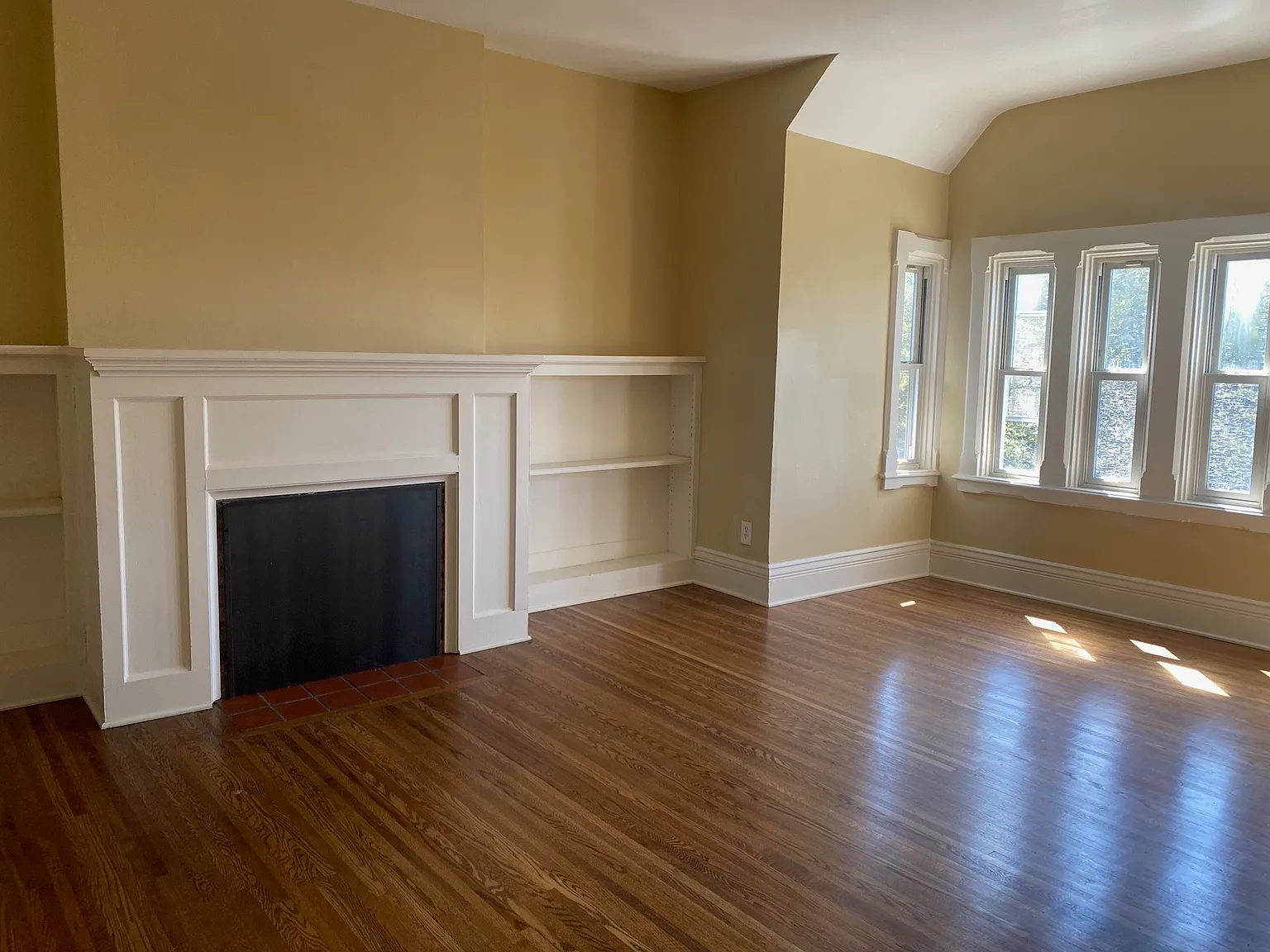 2 bed, 1000 sqft, $1,525 — Photo 2
