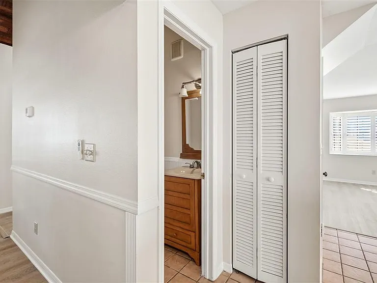 345 Bailey St — Photo 23
