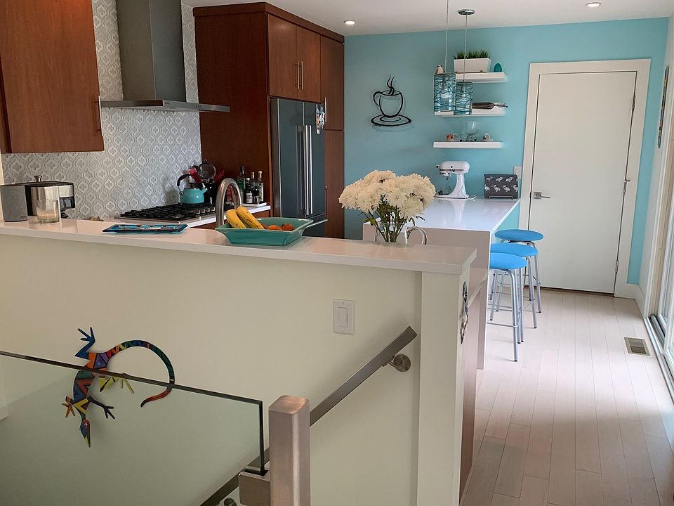 Gourmet kitchen