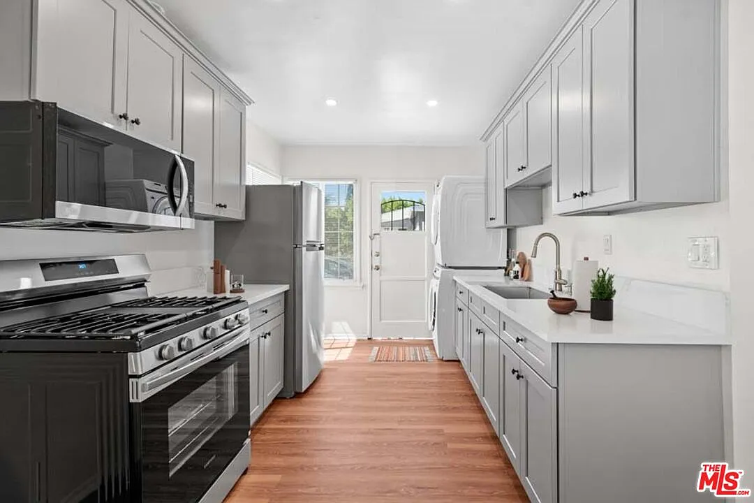 Building Photo - 3968 Tilden Ave #0