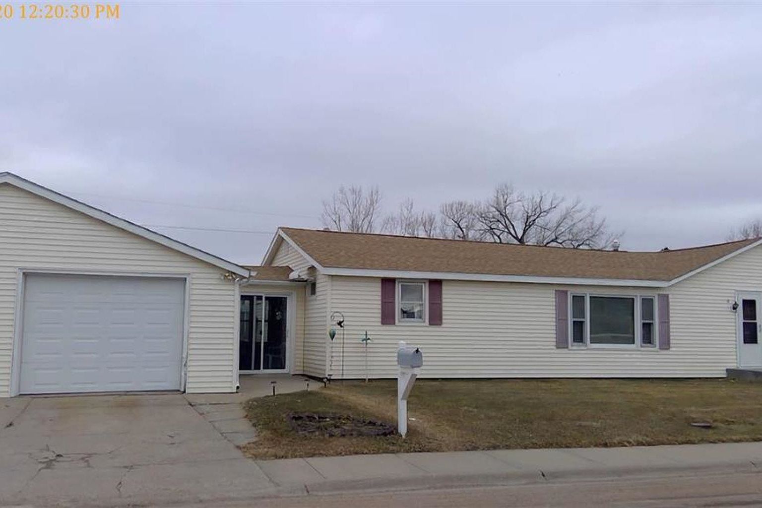 618 E 4th St, Cozad, NE 69130 Zillow
