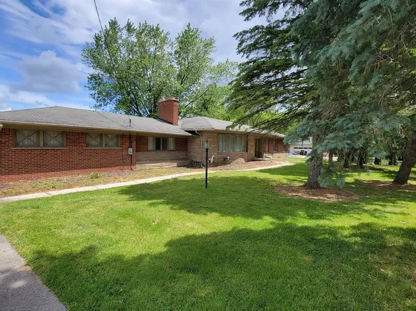 3760 W Maple Rd, Bloomfield Hills, MI 48301