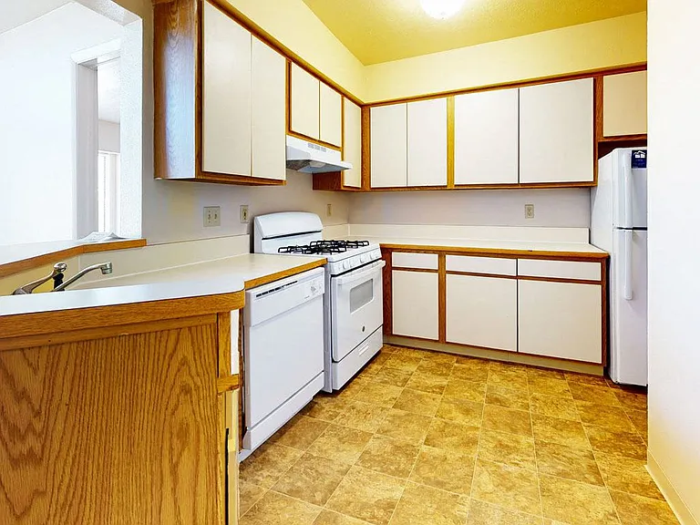 Windmill Lakes Apartments — Photo 19
