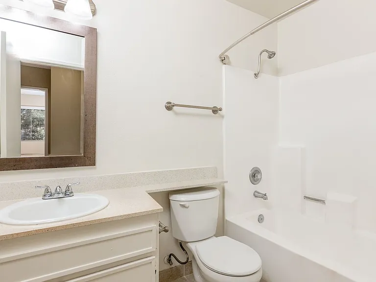 Willow Creek Apartments — Photo 13