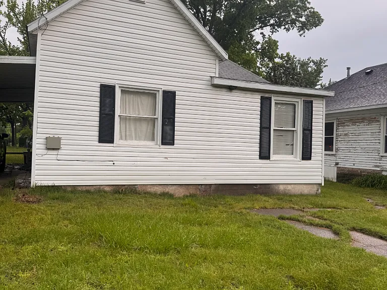 424 W Sycamore Ter — Photo 1