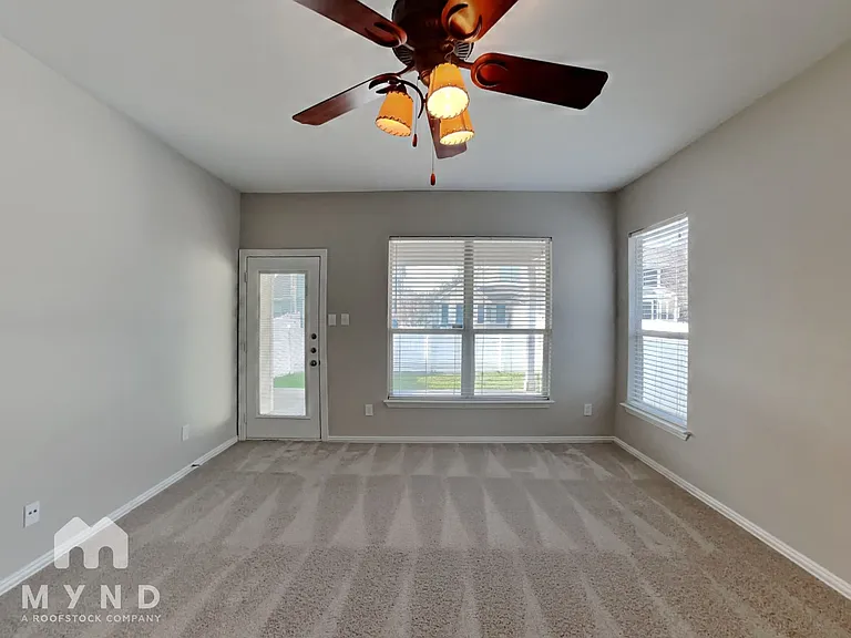 1039 Providence Blvd — Photo 5