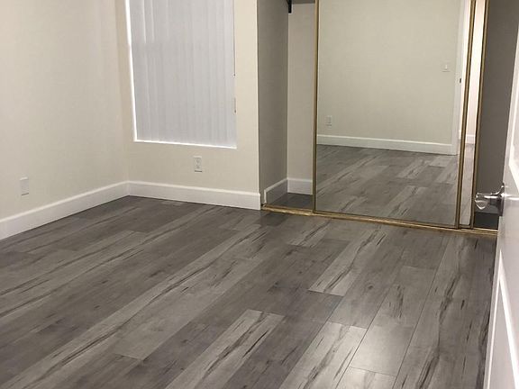 5th image of 2935 Montrose Ave