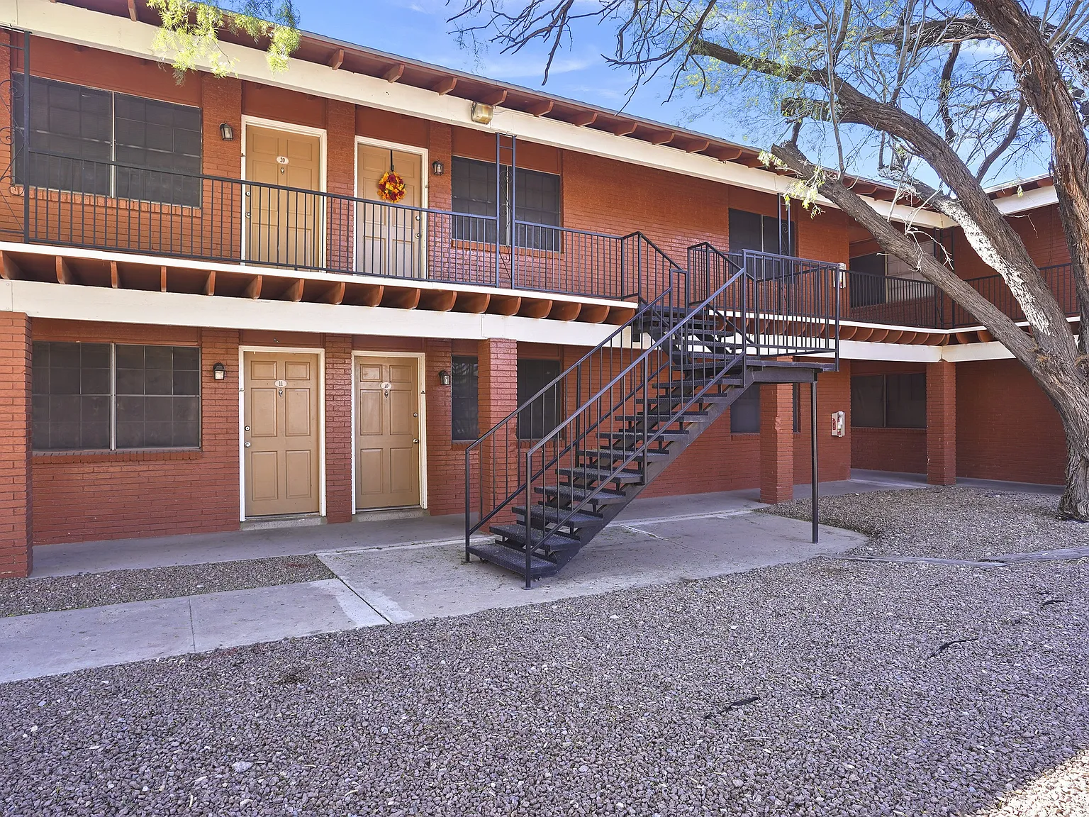 Paso Oeste Apartments — Photo 3