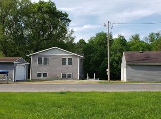 4203 N Lakeshore Dr, Brooklyn, IA 52211