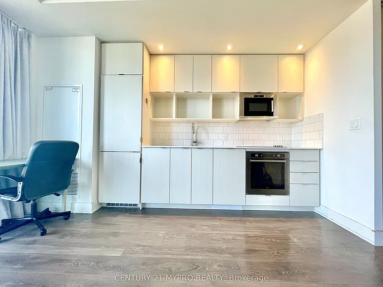 89 McGill St #2906 — Photo 2