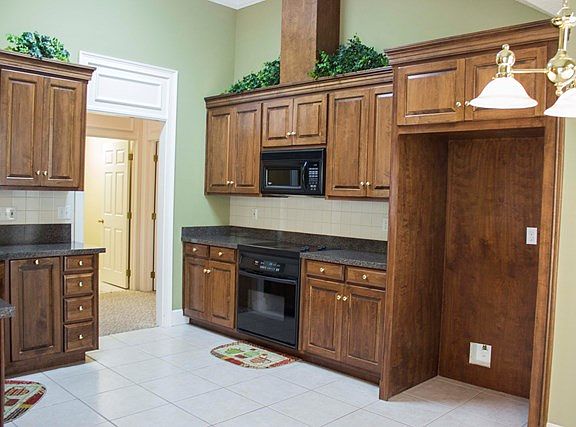 5th image of 712 Thornbrooke Ct
