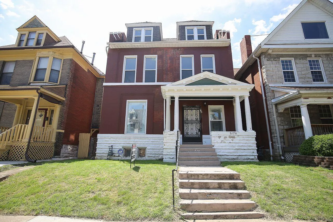 5176 Maple Ave photo 1