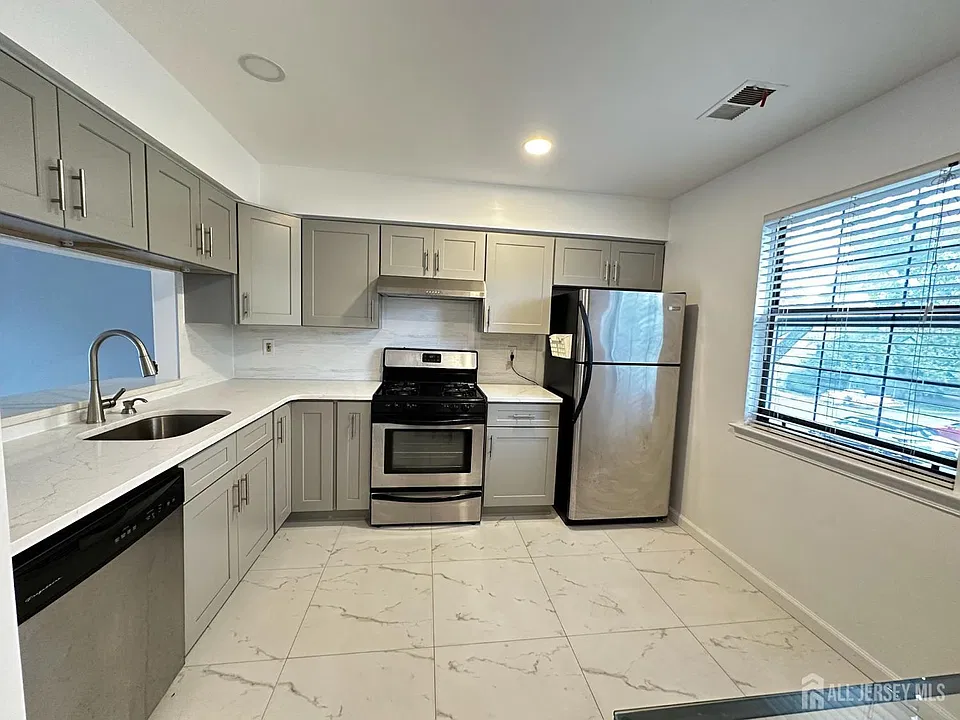 701 Woodbridge Commons Way