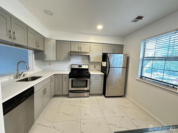 701 Woodbridge Commons Way, Iselin, NJ 08830 – 2-bedroom rental in Iselin