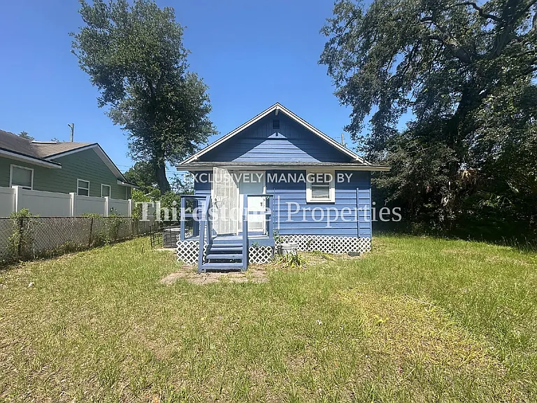2125 Lambert St — Photo 15