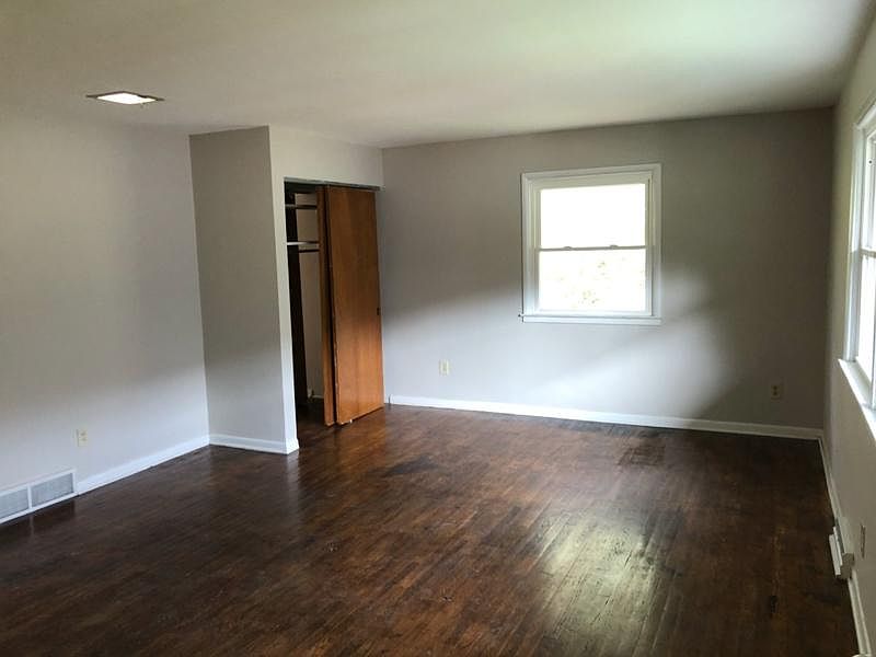 1st image of 112 Clinton Springs Ave APT 4