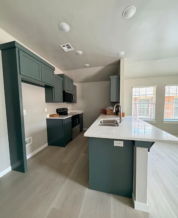 3 bed, 1150 sqft, $1,350 — Photo 2