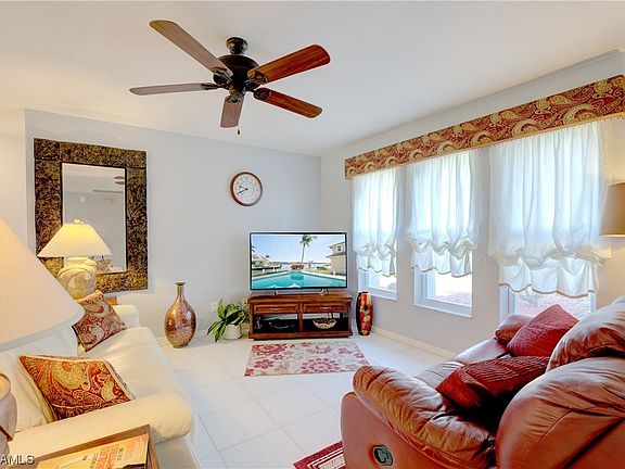 4th image of 1032 NE Van Loon Ln