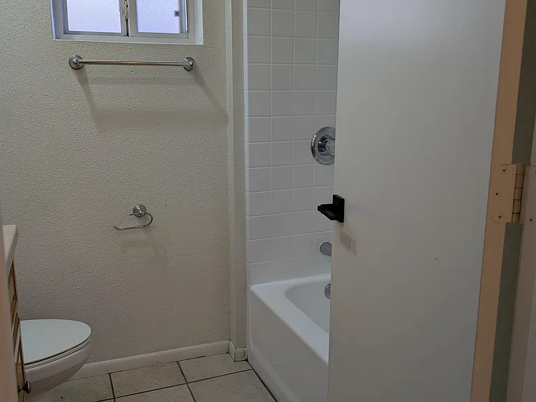 715 W 18th St — Photo 18