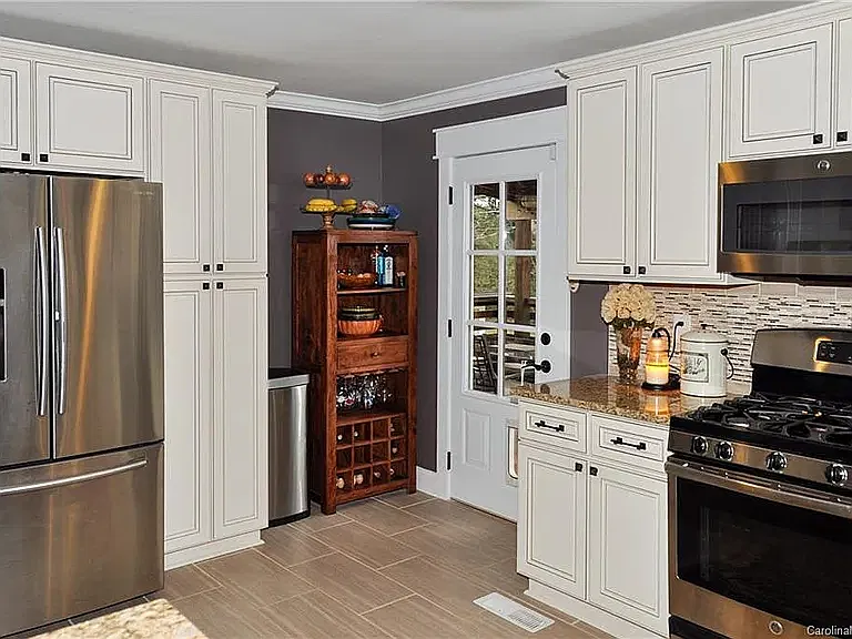 4 bed, 3049 sqft, $4,500 — Photo 4