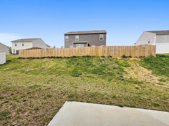 5th image of 130 Riley Ct