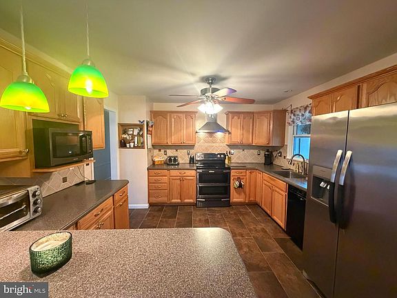 4th image of 604 A St