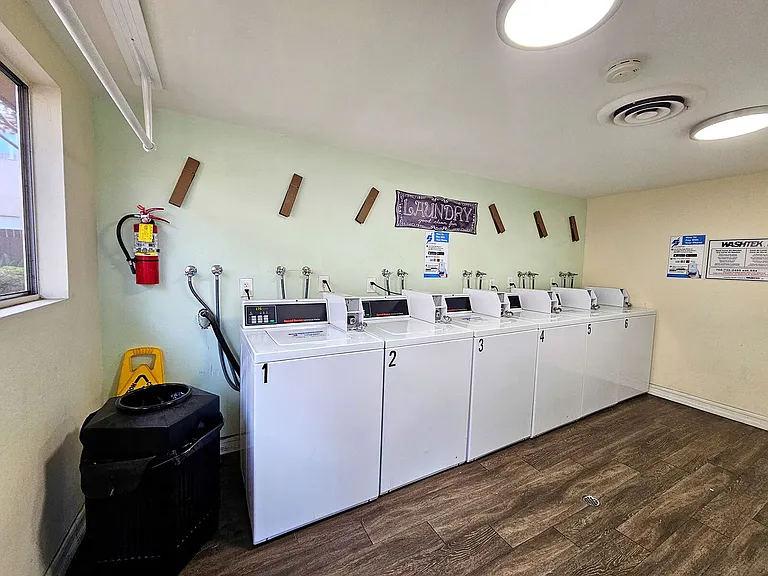 Crestwood Apartments — Photo 27