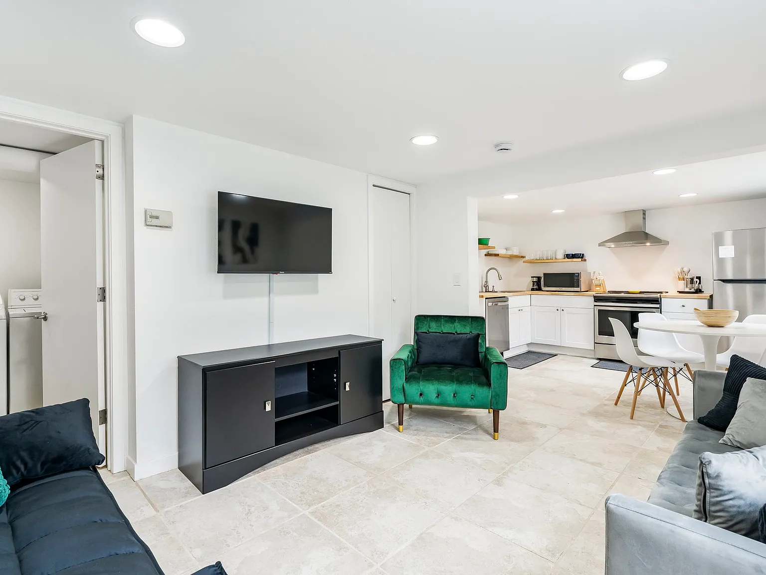 2 bed, $2,500 — Photo 4