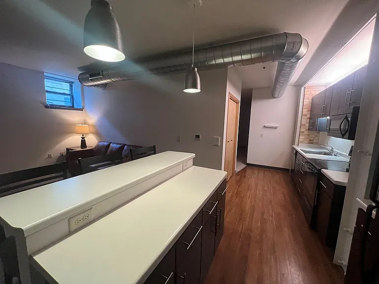 142 W Johnson St — Photo 55
