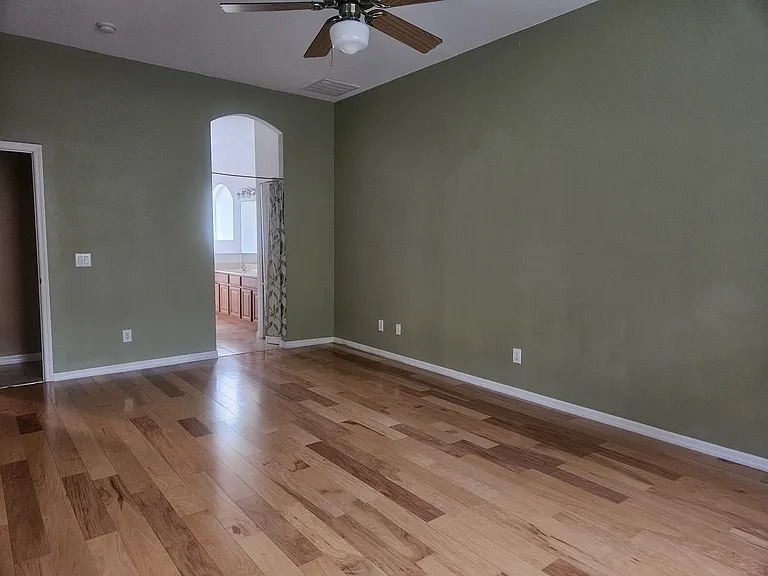 Spacious rooms with lots of natural sunlight