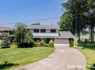 930 Mona Brook Rd, Muskegon, MI 49441