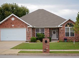 4049 Green Side Ln, Springdale, AR 72762