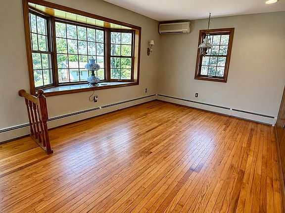 2nd image of 8 Skyline Dr