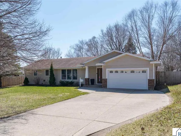 610 Austin Dr, Saint Peter, MN 56082