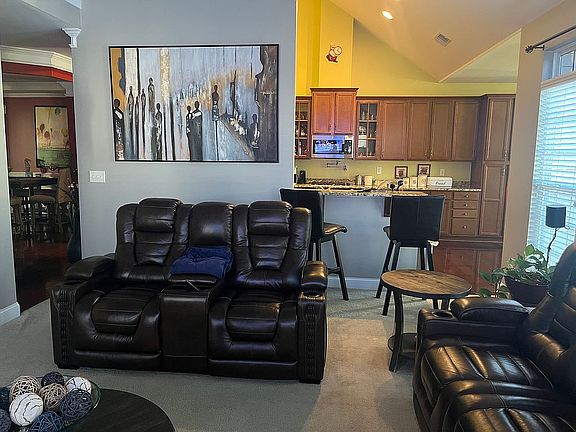 3rd image of 10110 Loch Lomond Dr