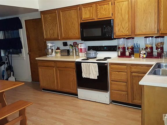 5th image of 220 E Avenue D