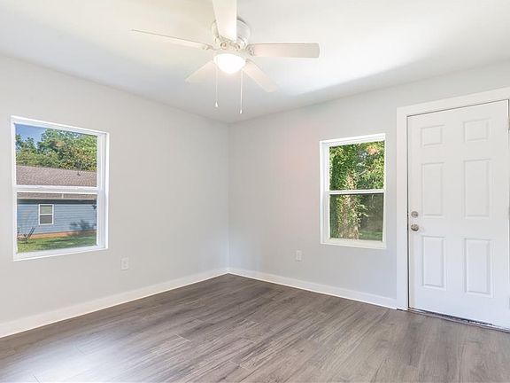4th image of 808 Davis St