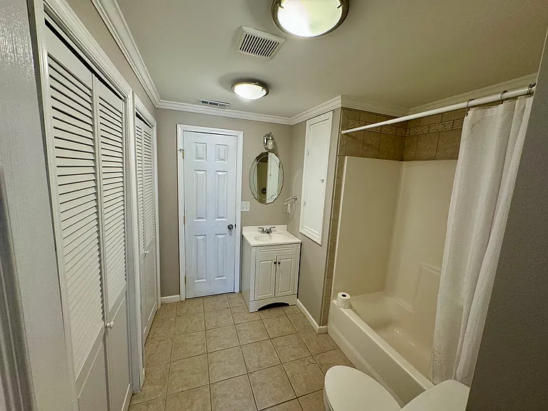 Guest Bathroom #4