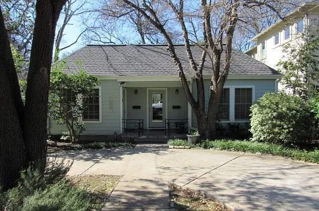 2 bed, 2.0 bath, 1850 sqft, $2,200 — Photo 1